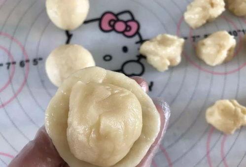 蛋黄酥的制作视频教程,家常美味，轻松上手